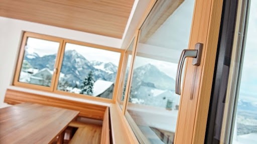 Современные деревянные окна.